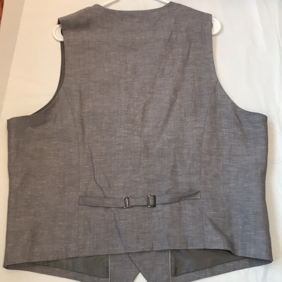 Le Chateau Linen Vest Suit. - Picture 5 of 16
